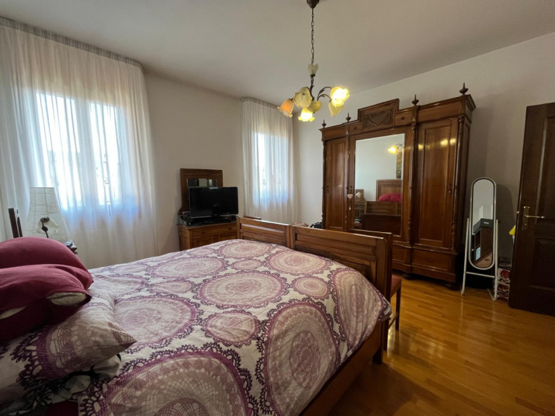 CAMIN: Classe Energetica E - EPgl,nren 144,40 KWh/mq anno.
In zona Tranquilla ma comodissima a tu...