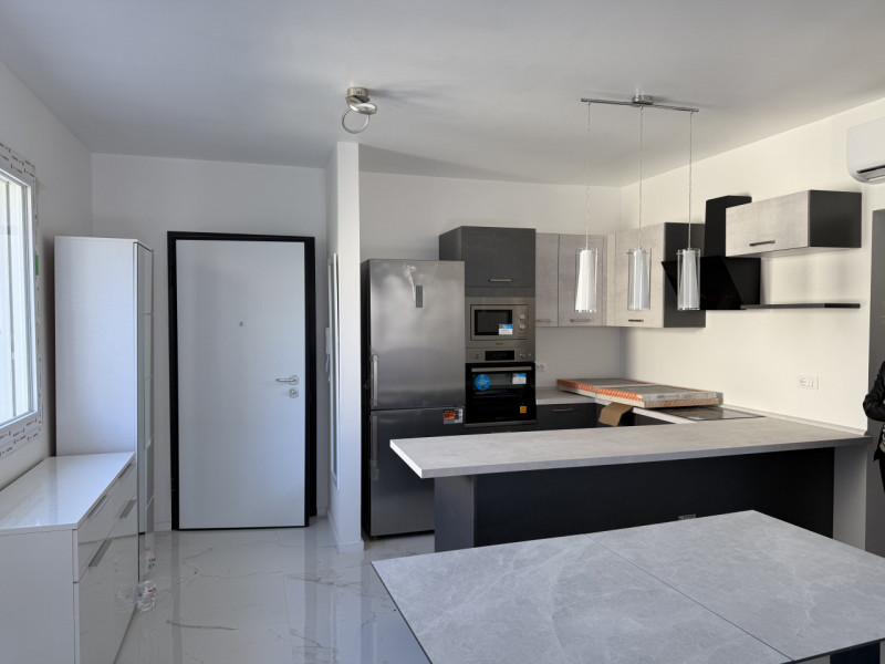 (Per INFO Fabrizio 333 7743912) In zona Ghirada, a poco meno di 2 km dal centro storico, in un co...