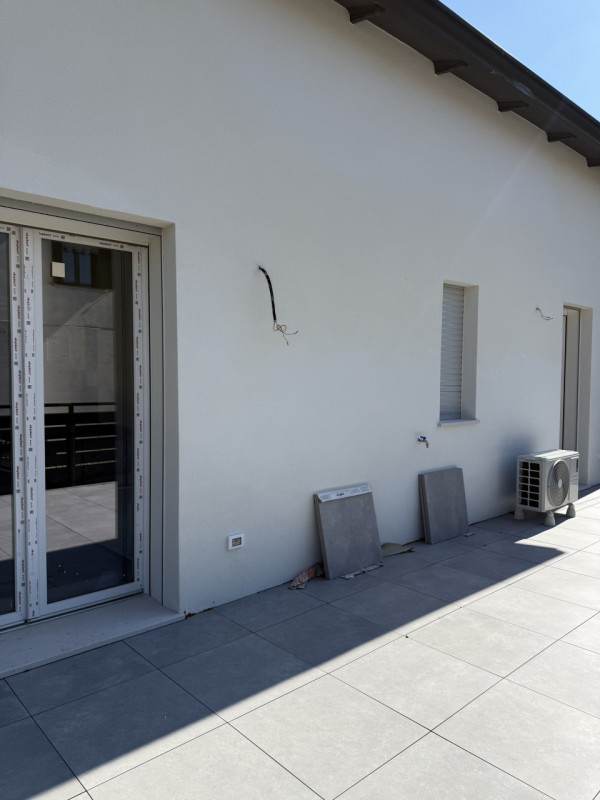 (Per INFO Fabrizio 333 7743912) In zona Ghirada, a poco meno di 2 km dal centro storico, in un co...