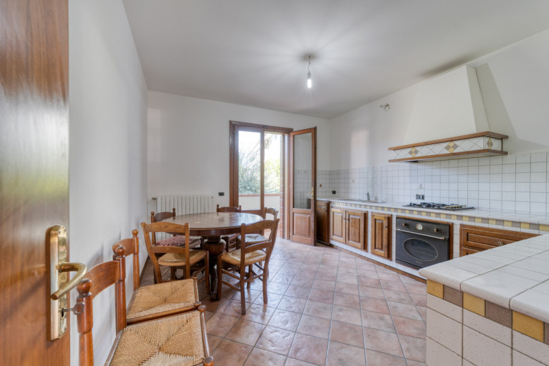 Se stai cercando la comodità delle scuole e uno spazio indipendente per te e la tua famiglia, abb...