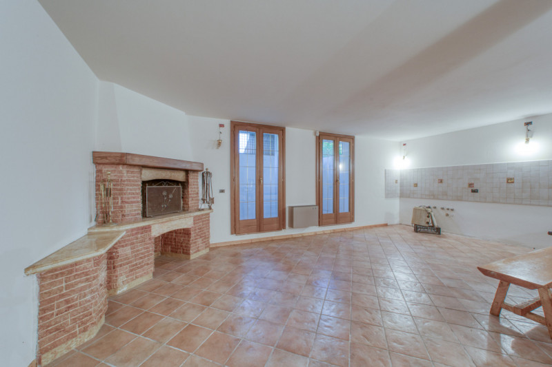 Se stai cercando la comodità delle scuole e uno spazio indipendente per te e la tua famiglia, abb...