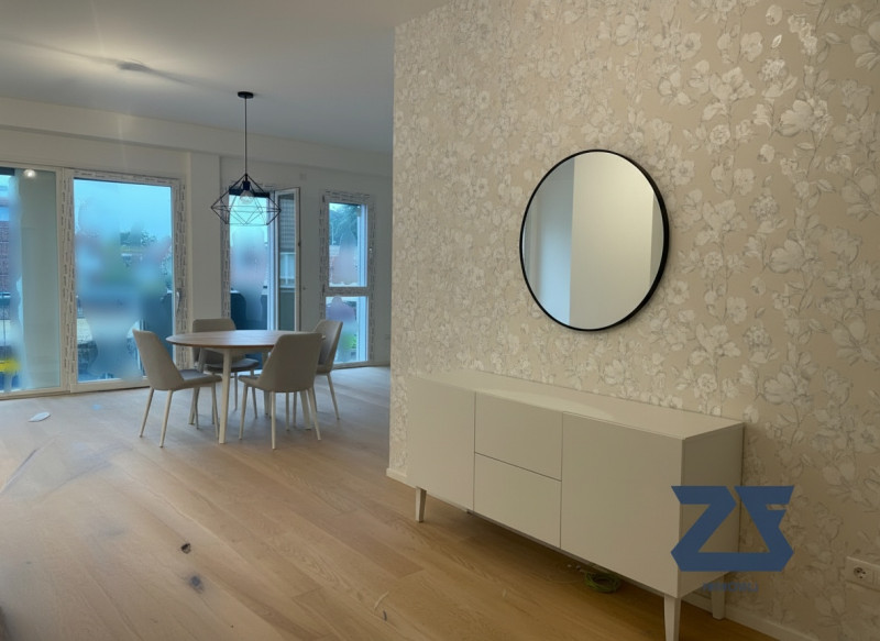 Nel prestigioso centro di Castelfranco Veneto, proponiamo in vendita un elegante appartamento di ...