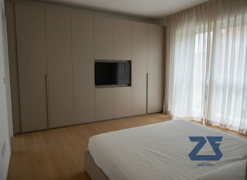 Nel prestigioso centro di Castelfranco Veneto, proponiamo in vendita un elegante appartamento di ...