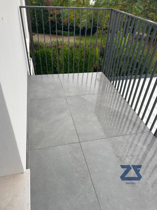 Nel prestigioso centro di Castelfranco Veneto, proponiamo in vendita un elegante appartamento di ...