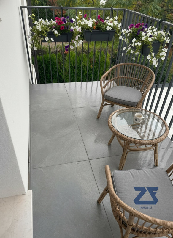 Nel prestigioso centro di Castelfranco Veneto, proponiamo in vendita un elegante appartamento di ...