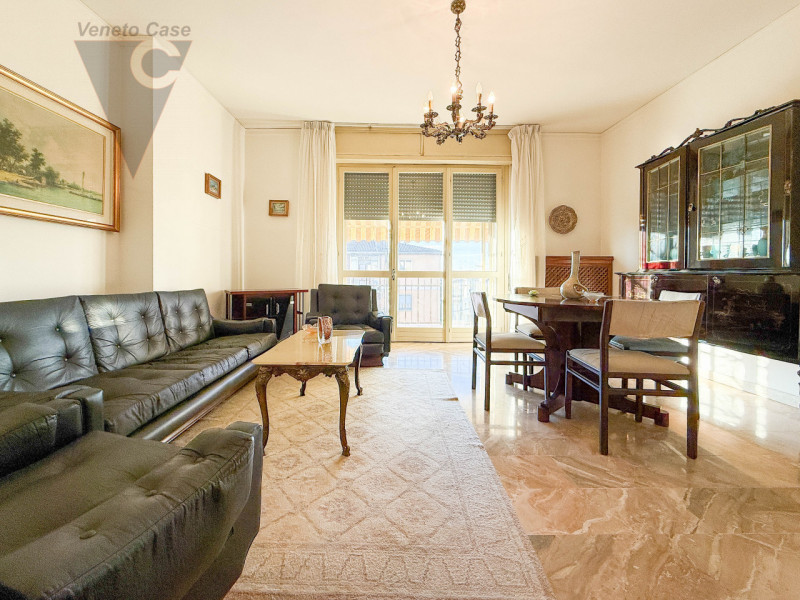 STRA' - 2 CAMERE ULTIMO PIANO 
Proponiamo in vendita, nel cuore del Comune di Stra, appartamento ...