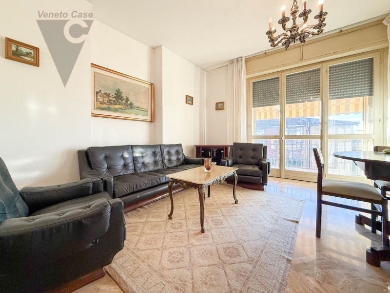 STRA' - 2 CAMERE ULTIMO PIANO 
Proponiamo in vendita, nel cuore del Comune di Stra, appartamento ...