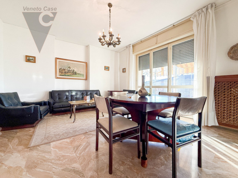 STRA' - 2 CAMERE ULTIMO PIANO 
Proponiamo in vendita, nel cuore del Comune di Stra, appartamento ...