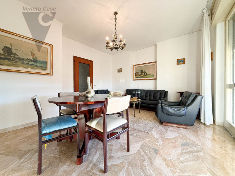 STRA' - 2 CAMERE ULTIMO PIANO 
Proponiamo in vendita, nel cuore del Comune di Stra, appartamento ...