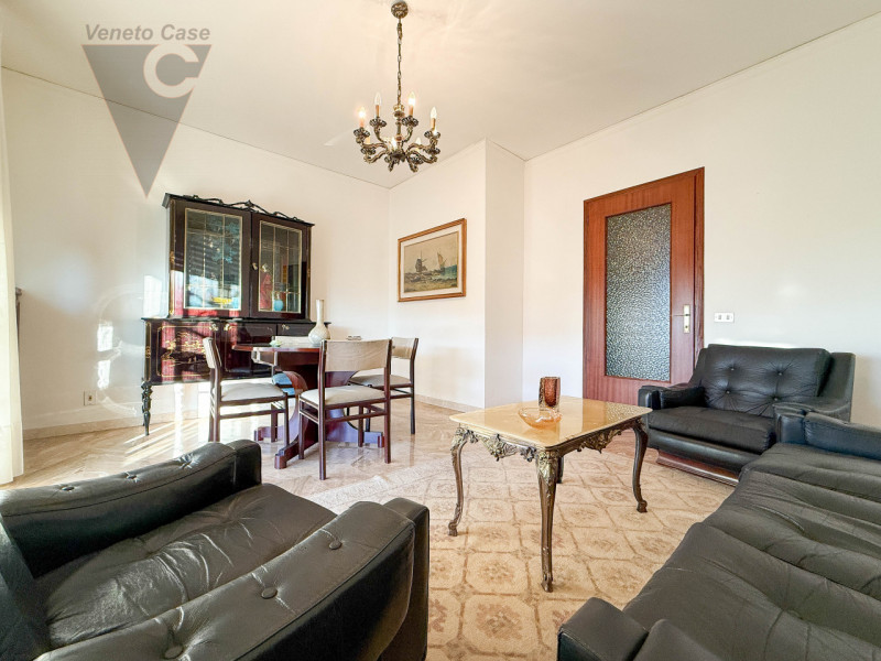 STRA' - 2 CAMERE ULTIMO PIANO 
Proponiamo in vendita, nel cuore del Comune di Stra, appartamento ...