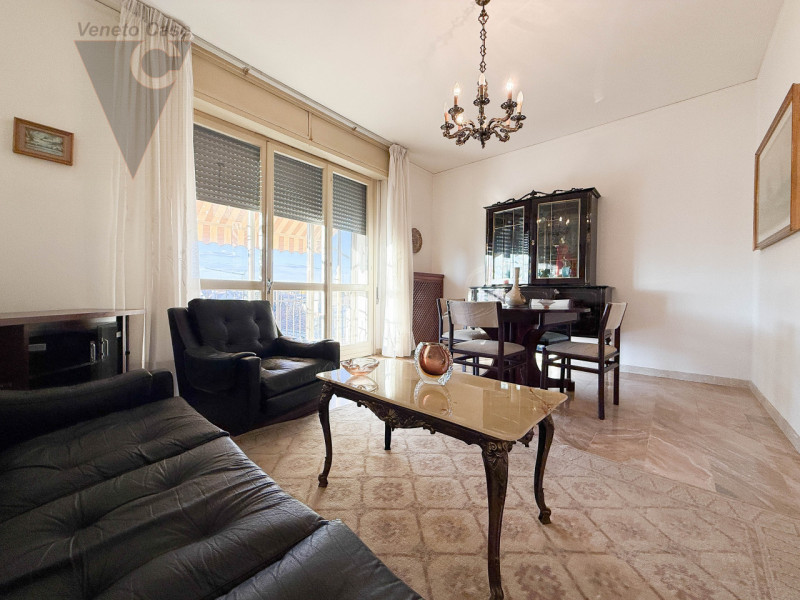 STRA' - 2 CAMERE ULTIMO PIANO 
Proponiamo in vendita, nel cuore del Comune di Stra, appartamento ...