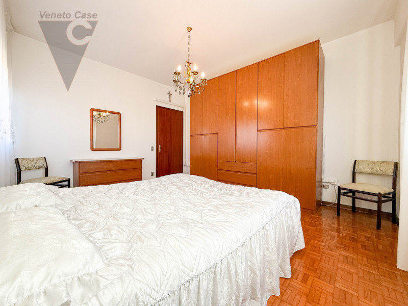 STRA' - 2 CAMERE ULTIMO PIANO 
Proponiamo in vendita, nel cuore del Comune di Stra, appartamento ...