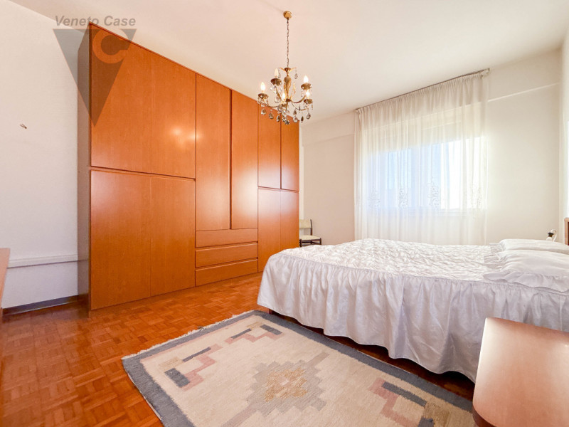 STRA' - 2 CAMERE ULTIMO PIANO 
Proponiamo in vendita, nel cuore del Comune di Stra, appartamento ...