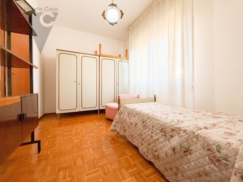 STRA' - 2 CAMERE ULTIMO PIANO 
Proponiamo in vendita, nel cuore del Comune di Stra, appartamento ...