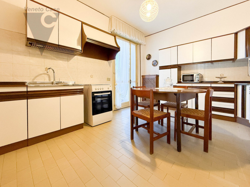 STRA' - 2 CAMERE ULTIMO PIANO 
Proponiamo in vendita, nel cuore del Comune di Stra, appartamento ...