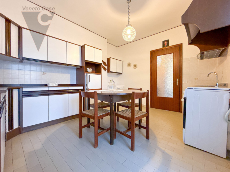 STRA' - 2 CAMERE ULTIMO PIANO 
Proponiamo in vendita, nel cuore del Comune di Stra, appartamento ...