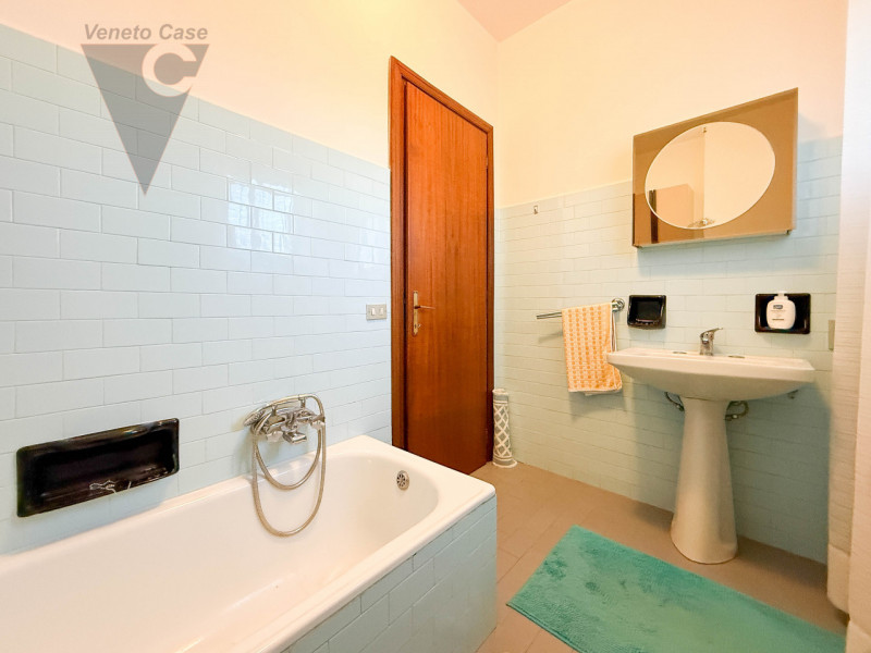 STRA' - 2 CAMERE ULTIMO PIANO 
Proponiamo in vendita, nel cuore del Comune di Stra, appartamento ...