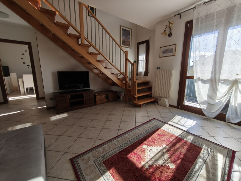 Scopri un'opportunità unica nel cuore di Saccolongo! Proponiamo in vendita un esclusivo appartame...