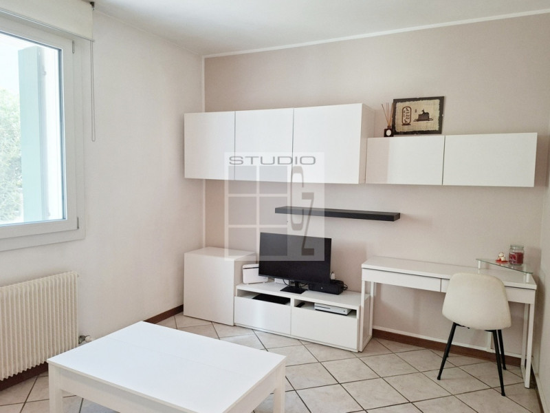 Proponiamo, in centro a Loreggia, appartamento al PIANO TERRA CON GIARDINO.

In contesto UNICO di...