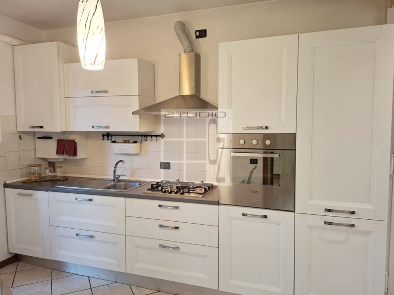 Proponiamo, in centro a Loreggia, appartamento al PIANO TERRA CON GIARDINO.

In contesto UNICO di...