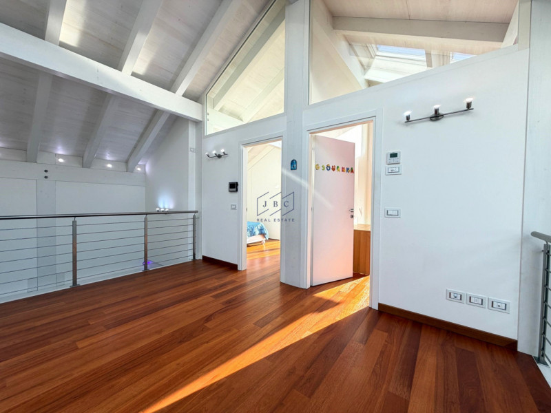 SALGAREDA - (TV)
VILLA SINGOLA CON PISCINA
Tra Salgareda e Ponte di Piave nasce questa splendida ...