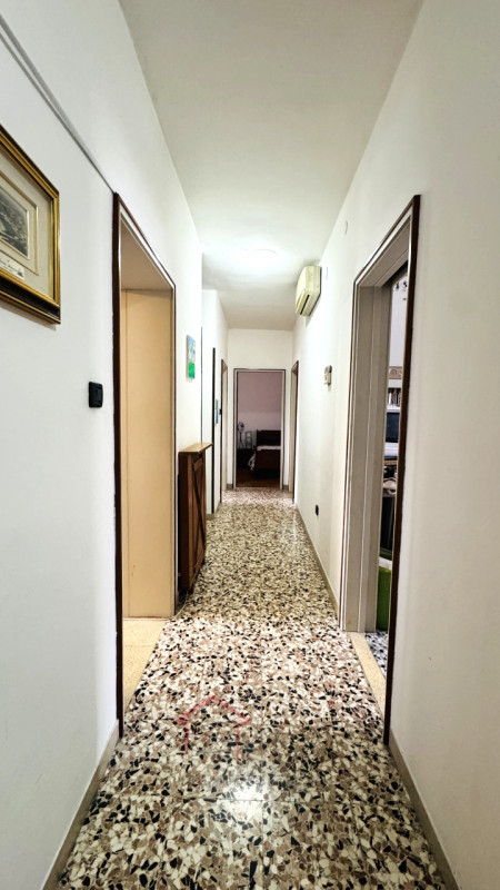 Padova – zona FORCELLINI

Affittasi stanza singola arredata con letto singolo, scrivania, sedia e...