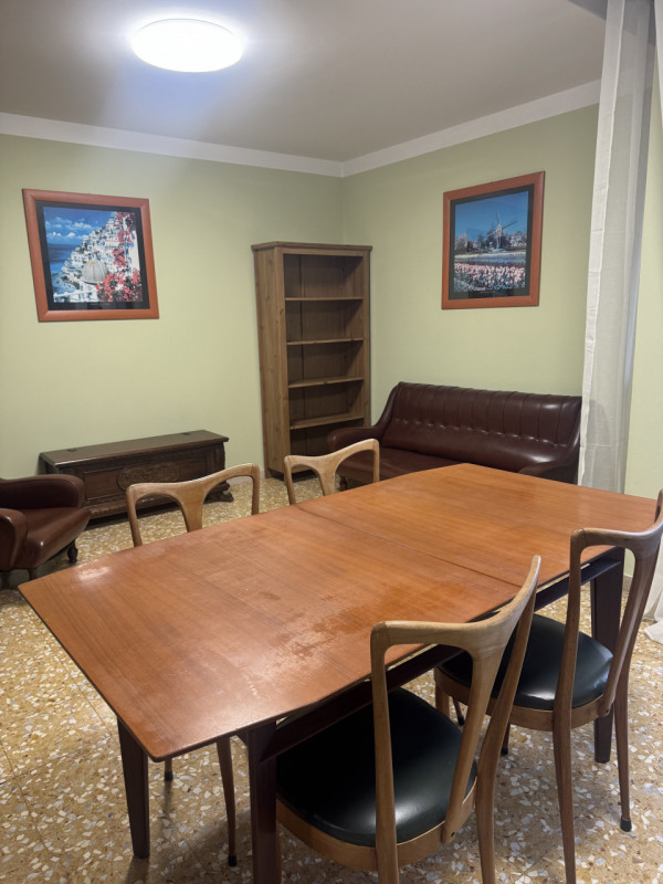 Padova – zona FORCELLINI

Affittasi stanza singola arredata con letto singolo, scrivania, sedia e...