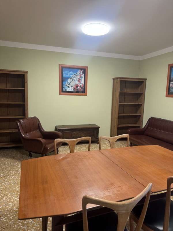 Padova – zona FORCELLINI

Affittasi stanza singola arredata con letto singolo, scrivania, sedia e...