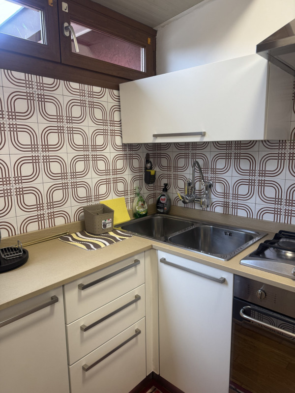 Padova – zona FORCELLINI

Affittasi stanza singola arredata con letto singolo, scrivania, sedia e...