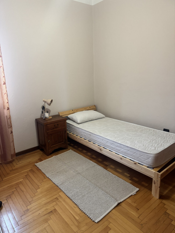 Padova – zona FORCELLINI

Affittasi stanza singola arredata con letto singolo, scrivania, sedia e...