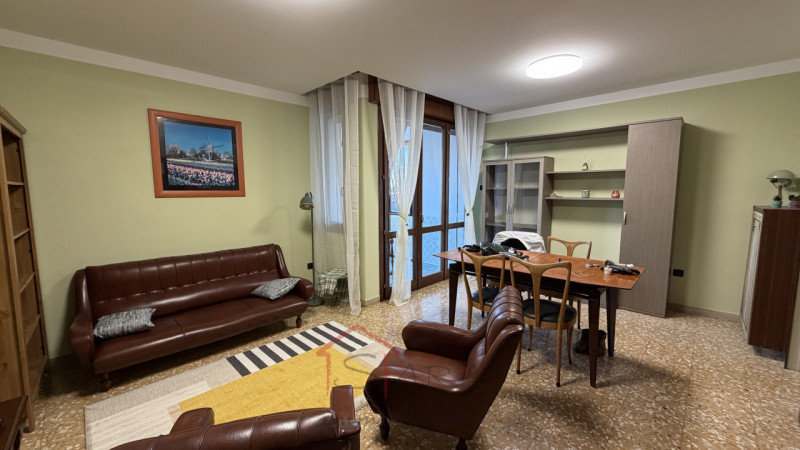 Padova – zona FORCELLINI

Affittasi stanza singola arredata con letto singolo, scrivania, sedia e...