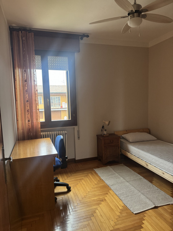 Padova – zona FORCELLINI

Affittasi stanza singola arredata con letto singolo, scrivania, sedia e...