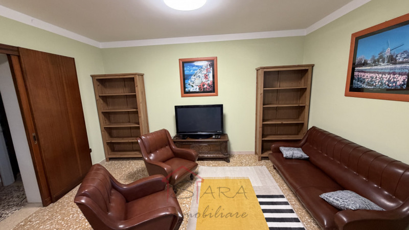 Padova – zona FORCELLINI

Affittasi stanza singola arredata con letto singolo, scrivania, sedia e...