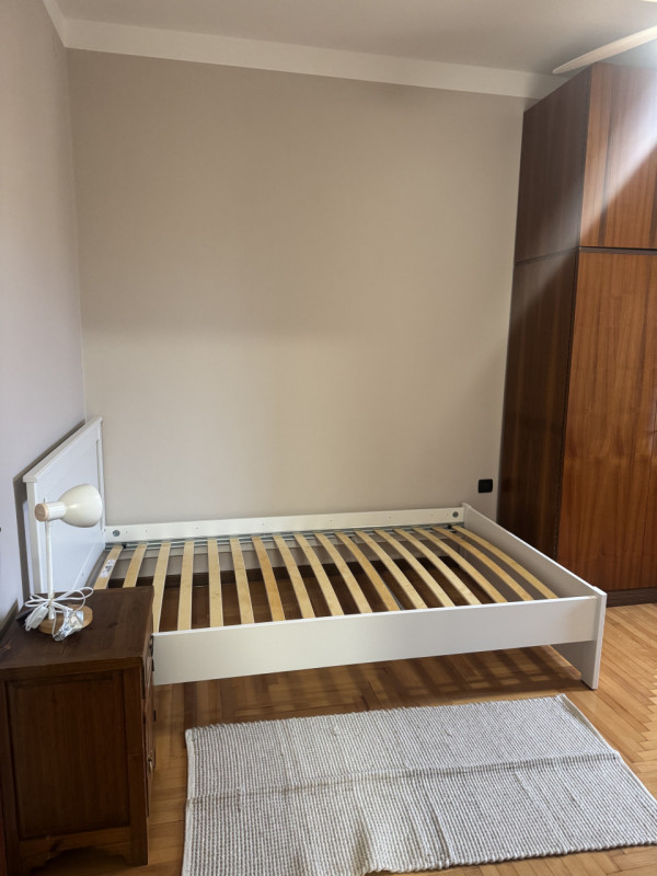 Padova – zona FORCELLINI

Affittasi stanza singola ampia e luminosa, arredata con letto matrimoni...