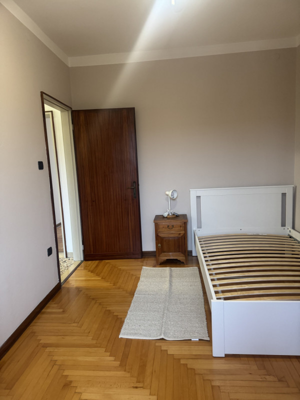 Padova – zona FORCELLINI

Affittasi stanza singola ampia e luminosa, arredata con letto matrimoni...