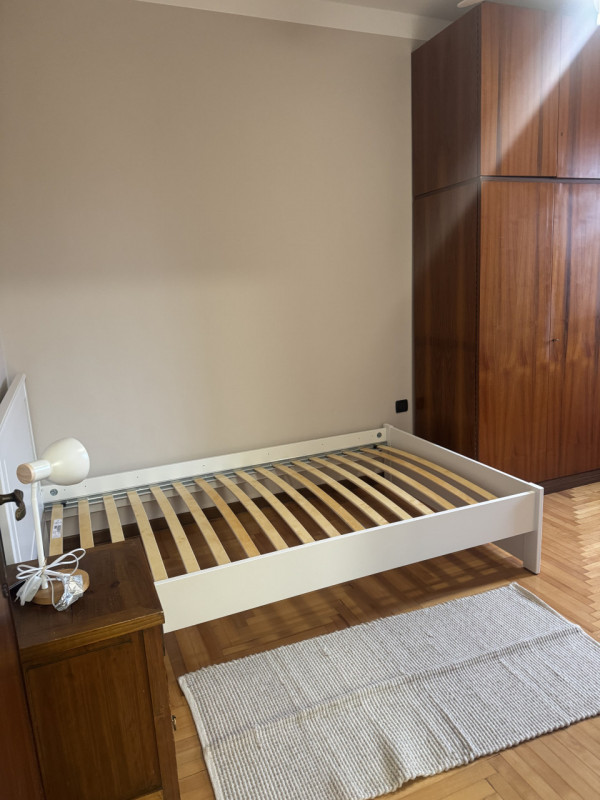 Padova – zona FORCELLINI

Affittasi stanza singola ampia e luminosa, arredata con letto matrimoni...