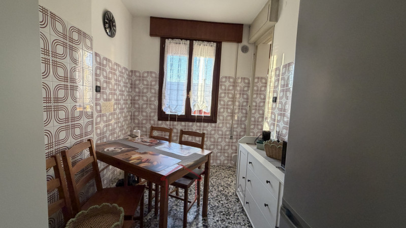 Padova – zona FORCELLINI

Affittasi stanza singola ampia e luminosa, arredata con letto matrimoni...