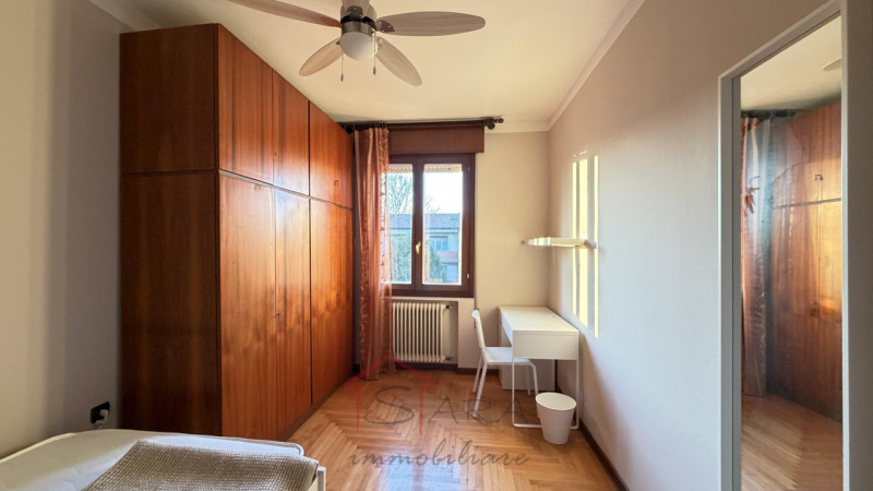 Padova – zona FORCELLINI

Affittasi stanza singola ampia e luminosa, arredata con letto matrimoni...