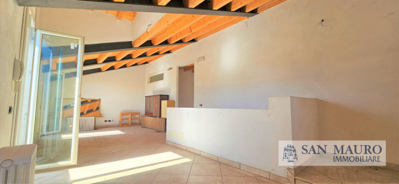 NANTO: in contesto di recente ristrutturazione appartamento da ultimare al primo ed ultimo piano ...