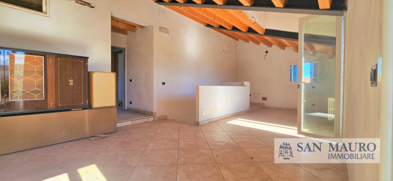 NANTO: in contesto di recente ristrutturazione appartamento da ultimare al primo ed ultimo piano ...