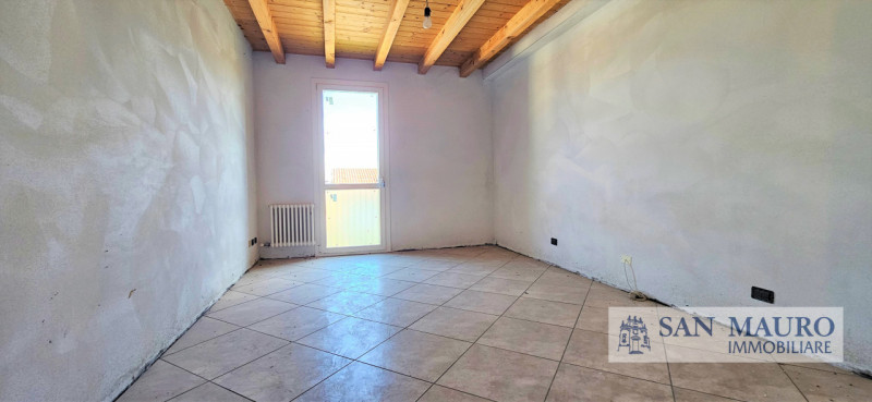 NANTO: in contesto di recente ristrutturazione appartamento da ultimare al primo ed ultimo piano ...