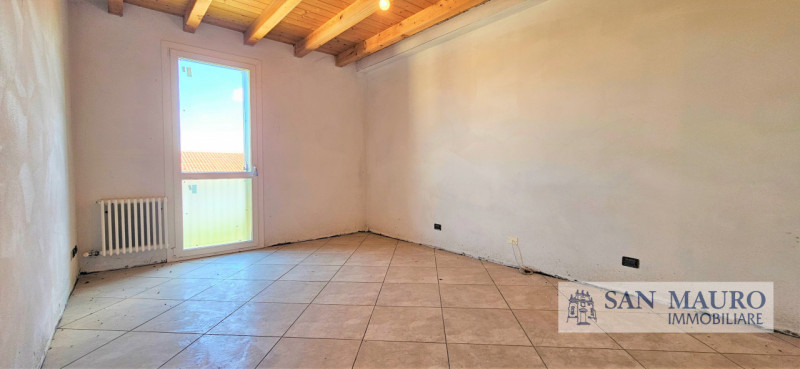 NANTO: in contesto di recente ristrutturazione appartamento da ultimare al primo ed ultimo piano ...