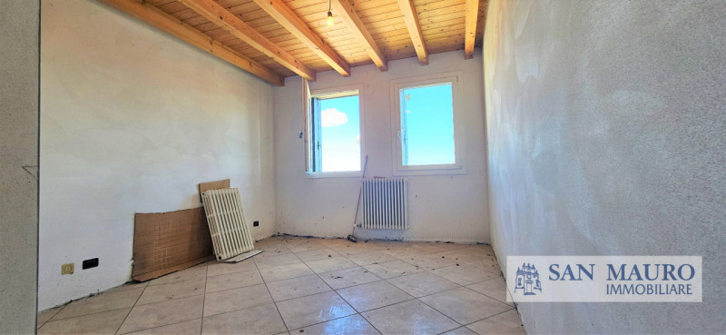 NANTO: in contesto di recente ristrutturazione appartamento da ultimare al primo ed ultimo piano ...