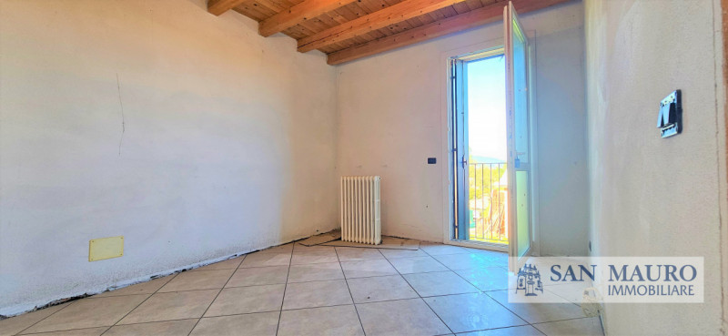 NANTO: in contesto di recente ristrutturazione appartamento da ultimare al primo ed ultimo piano ...