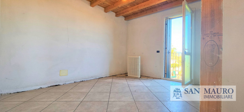 NANTO: in contesto di recente ristrutturazione appartamento da ultimare al primo ed ultimo piano ...