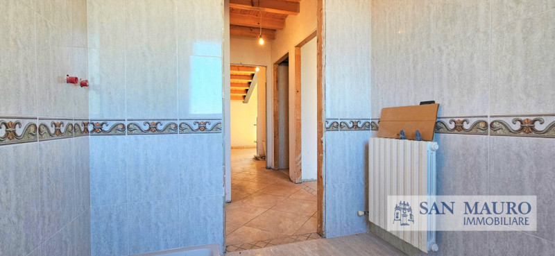 NANTO: in contesto di recente ristrutturazione appartamento da ultimare al primo ed ultimo piano ...