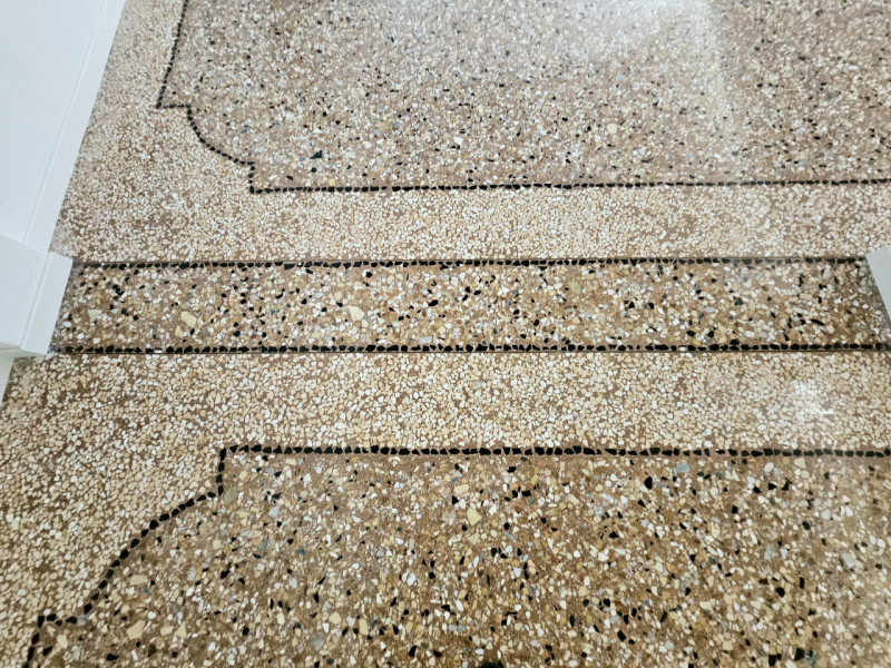 Nel cuore del centro di Este, proponiamo in affitto un elegante e spazioso ufficio al piano terra...