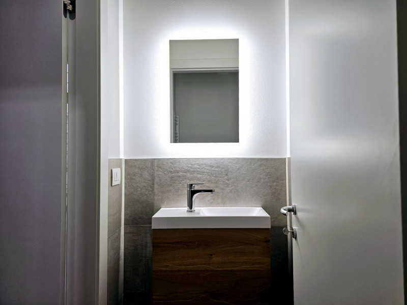 Nel cuore del centro di Este, proponiamo in affitto un elegante e spazioso ufficio al piano terra...