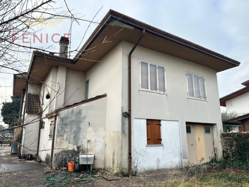 La casa giusta per dare forma ai tuoi sogni, nel cuore di Falzè di Trevignano

In una delle zone ...