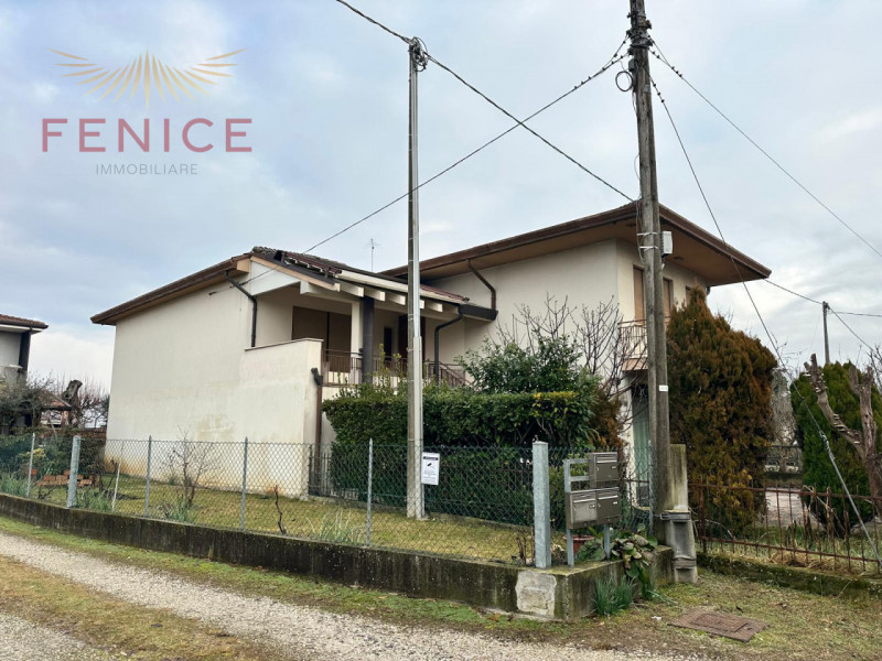 La casa giusta per dare forma ai tuoi sogni, nel cuore di Falzè di Trevignano

In una delle zone ...